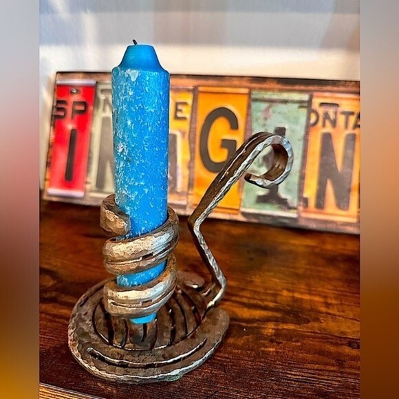 Rustic Horse Shoe Iron Candle Holder - Picture 2 of 16